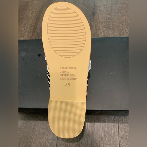 Seed Heritage Sandals - Picture 2 of 3